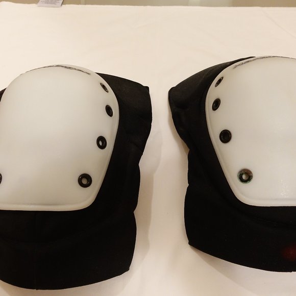 Massive Harbinger Kneepads Skateboard BMX Inline Vintage New Condition - Picture 2 of 6